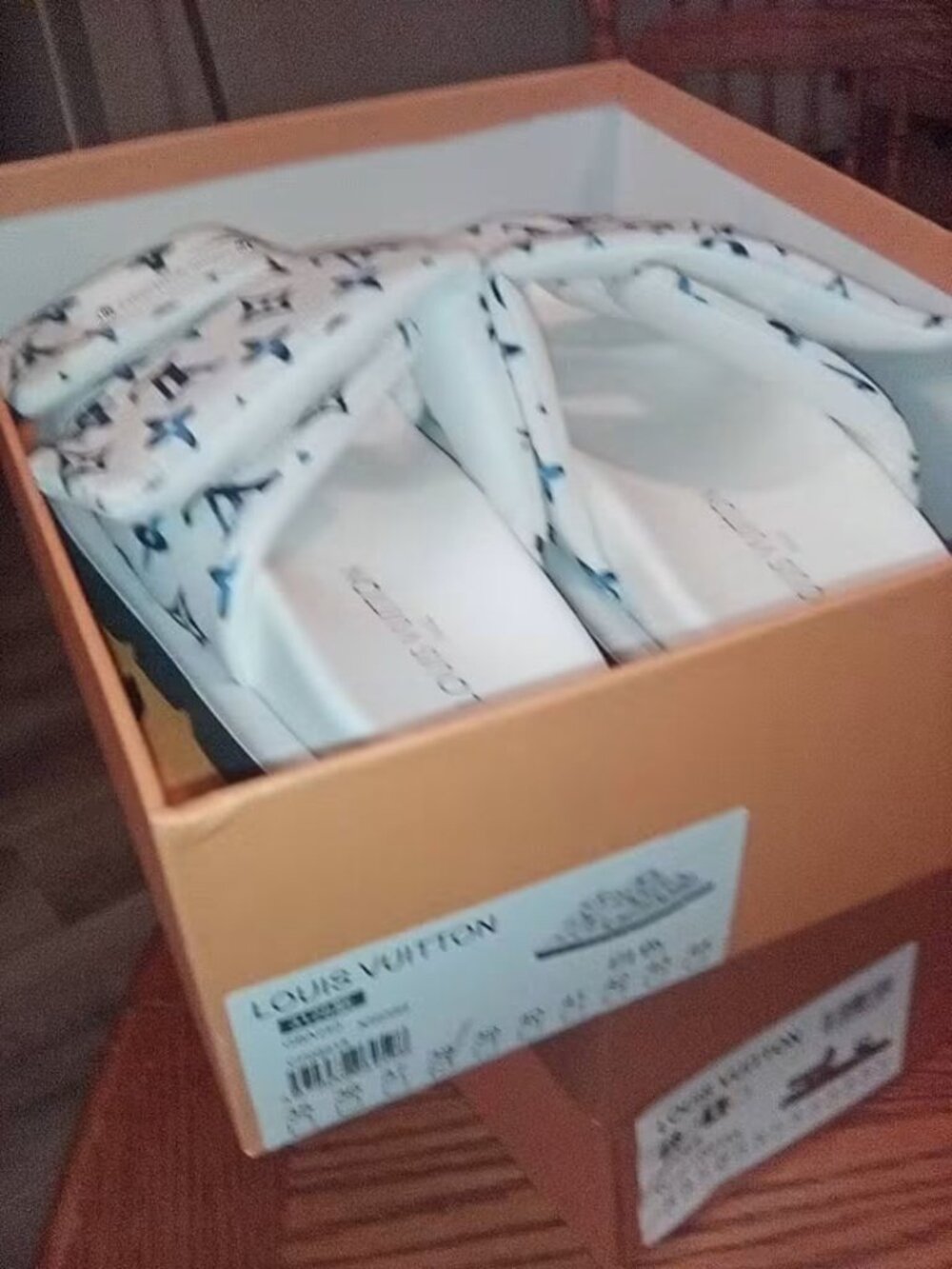 Lv Sandals - Picture 3 of 4